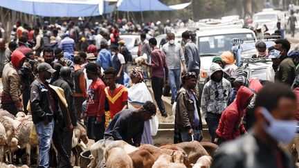 Sur un marché d'Addis Abeba, capitale de l'Ethiopie, le 18 avril 2020. (MINASSE WONDIMU HAILU / ANADOLU AGENCY)