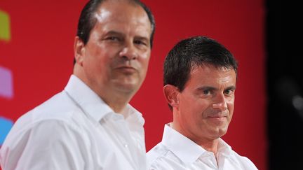 Jean-Christophe Cambad&eacute;lis et Manuel Valls, le 31 ao&ucirc;t 2014 &agrave; La Rochelle (Charente-Maritime). (XAVIER LEOTY / AFP)