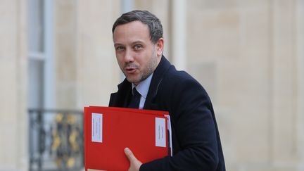 Le secrétaire d'Etat chargé de la Protection de l'enfance Adrien Taquet à l'Elysée, le 15 janvier 2020. (LUDOVIC MARIN / AFP)