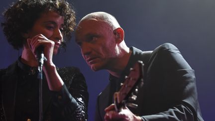 Le groupe Lady Sir avec la comédienne Rachida Brakni et Gaëtan Roussel
 (GUILLAUME SOUVANT / AFP)