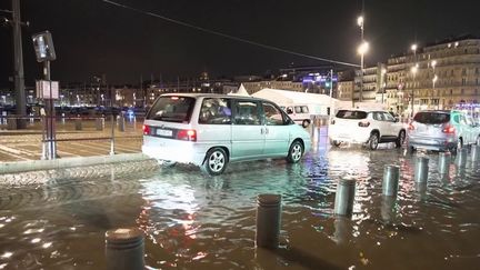 Le pourtour méditerranéen connaît des épisodes de pluie violents depuis mercredi 4 septembre. Certaines communes ont ouvert des centres d'hébergement d'urgence. (France 2)