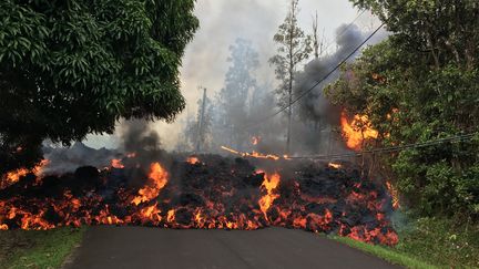 Des coulées de lave du volcan Kilauea sur la Grande île d’Hawaï (Etats-Unis), le 6 mai 2018. (HANDOUT / USGS / ANADOLU AGENCY)