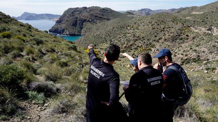 Des bénévoles ont participé aux recherches pour retrouver un enfant disparu, à Las Hortichuelas (Espagne), le 6 mars 2018.&nbsp; (CARLOS BARBA / AFP)