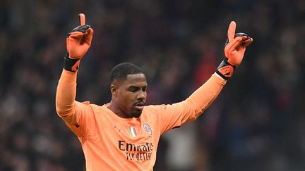 Mike Maignan lors du quart de finale aller de la Ligue des champions entre l'AC Milan et Naples à San Siro, le 12 avril 2023. (GIUSEPPE MAFFIA / AFP)