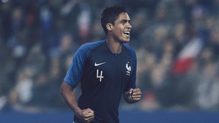 L'une des photos des nouveaux maillots de l'équipe de France diffusées sur Twitter par la Fédération française de football, le 15 mars 2018. (FFF / TWITTER)