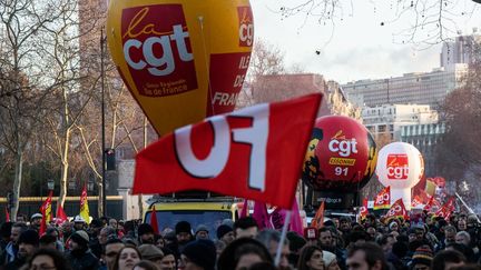 Les opposants à la réforme des retraites manifestent à Paris, le 29 janvier 2020. (JEROME GILLES / NURPHOTO / AFP)