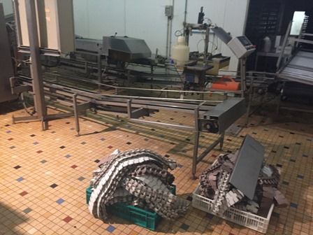 La machine de tri des poussins en cours de démontage, en février 2016. (DR)