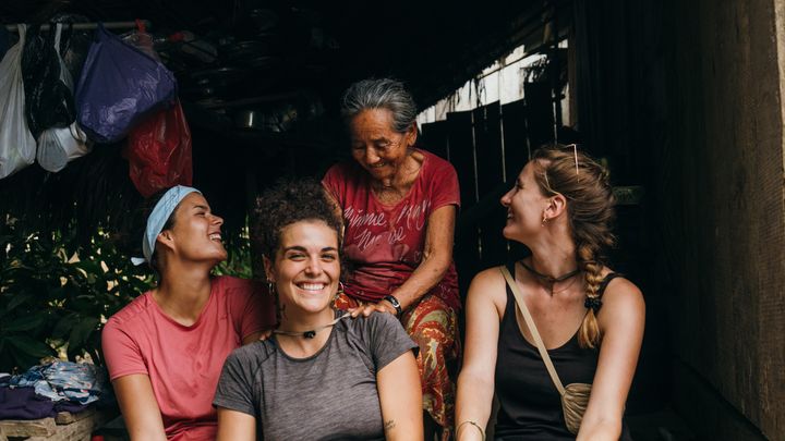 Jade (à droite) et ses amies françaises. (JADE FORT)