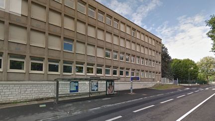 Capture d'&eacute;cran d'une vue Google Street View du coll&egrave;ge Jean-Philippe Rameau &agrave; Tours, qui a annul&eacute; une sortie th&eacute;&acirc;tre, le 13 f&eacute;vrier 2014. (GOOGLE STREET VIEW / FRANCETV INFO)