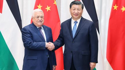 Mahmoud Abbas et Xi Jinping à Ryad (Arabie Saoudite), le 8 décembre 2022. (YAO DAWEI / XINHUA VIA AFP)