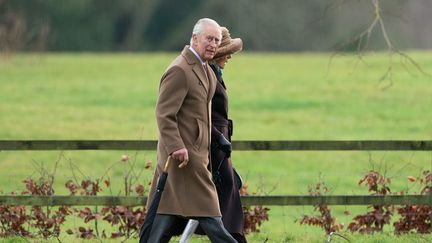 Le roi Charles III et son épouse Camilla, le 4 février 2024 dans la résidence royale de Sandringham, au Royaume-Uni. (JOE GIDDENS / MAXPPP)