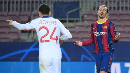 L'attaquant du Barça, Antoine Griezmann, frustré contre le PSG en 8e de finale aller de la Ligue des champions, le 16 février 2021. (LLUIS GENE / AFP)