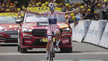 La Belge Justine Ghekiere s'impose sur la 7e étape du Tour de France femmes, le 17 août 2024 au Grand-Bornand. (PETER DEJONG / SIPA)