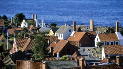 Le village de Gudhjem, sur&nbsp;l'&icirc;le de Bornholm (Danemark). (BOISVIEUX CHRISTOPHE / HEMIS.FR / AFP)