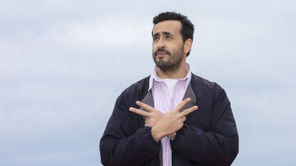 Le comédien Jonathan Cohen à Cannes (Alpes-Maritimes) lors de la 5e édition de Cannes Séries, le 22 avril 2022. (ERIC DERVAUX / HANS LUCAS / AFP)