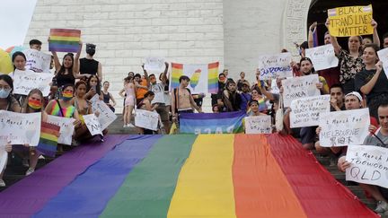 Des activistes LGBT+ lors de la Marche des fiertés à Taiwan, le 28 juin 2020. (SAM YEH / AFP)