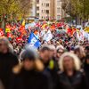 Des manifestants marchent à Perpignan (Pyrénées-Orientales) contre la réforme des retraites, le 10 décembre 2019. (JC MILHET / HANS LUCAS / AFP)