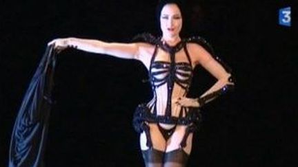 Haute couture: Dita Von Teese en vedette du défilé Jean-Paul Gaultier
 (Culturebox)