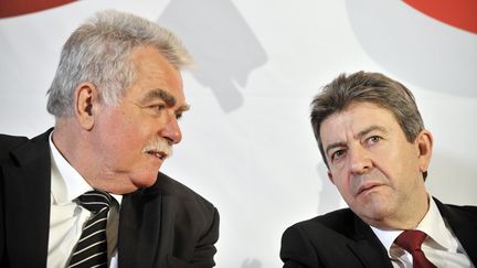 Le député communiste André Chassaigne et Jean-Luc Mélenchon, le 14 mars 2012 à Clermont-Ferrand (Puy-de-Dôme). (THIERRY ZOCCOLAN / AFP)