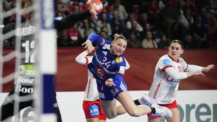 Euro de handball : passées à côté de leur match, les Bleues s'inclinent en demi-finales contre le Danemark