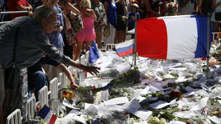 Attentat de Nice : entre premiers recueillements et derniers espoirs