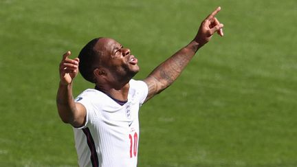 Raheem Sterling célèbre son but avec l'Angleterre face à la Croatie, le 13 juin. (CATHERINE IVILL / POOL)