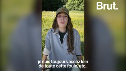 Le job d’été de Mathilde, c’est de s’occuper seule avec ses deux chiens d’environ 1000 brebis en plein milieu des montagnes des Pyrénées. Brut l’a suivie pour une journée.