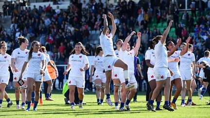 Les Françaises après leur victoire face à l'Ecosse lors du Six nations, le 16 avril 2023. (MAXPPP)