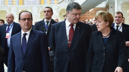 Les dirigeants fran&ccedil;ais, ukrainien et allemand arrivent au palais pr&eacute;sidentiel de Minsk (Bi&eacute;lorussie), le 11 f&eacute;vrier 2015.&nbsp; (UKRAINIAN PRESIDENCY PRESS OFFICE / ANADOLU AGENCY / AFP)