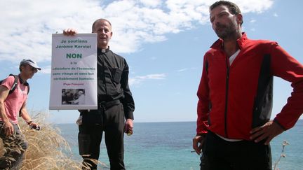 Jerome&nbsp;Kerviel s'est arr&ecirc;t&eacute; a la fronti&egrave;re franco italienne pr&egrave;s de Menton en attendant un geste de la part du pr&eacute;sident Hollande (  MAXPPP)