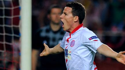 Kevin Gameiro exulte après l'ouverture du score pour le FC Séville (JORGE GUERRERO / AFP)