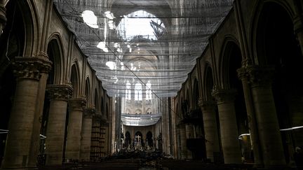 L'intérieur de la cathédrale Notre-Dame de Paris, le 15 mai 2019 après l'incendie. (PHILIPPE LOPEZ / AFP)