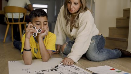 "ll faudrait que la pathologie, le handicap bénéficient des traitements et des aménagements nécessaires, sans pour autant tenir lieu à l’enfant d’identité." Claude Halmos (MASKOT / GETTY IMAGES)