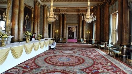 C'est dans le salon bleu de Buckingham Palace que seront servies les boissons lors de la réception du mariage (AFP - WPA POOL)