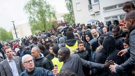  (Rassemblement spontané samedi en hommage a Moussa, 14 ans, abattu par balle le 1er Mai à Trappes © Maxppp)