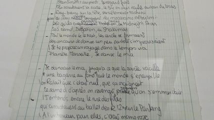 Les manuscrit originaux de chansons sont toujours particulièrement émouvants. Celui-ci ne déroge pas à la règle, avec ses ratures et son papier de cahier Exacompta. "Je danse le Mia" est un tube d'IAM paru sur l'album "Ombre est Lumière", sorti en octobre 1993.
 (Collection Akhenaton / Photo Laure Narlian)