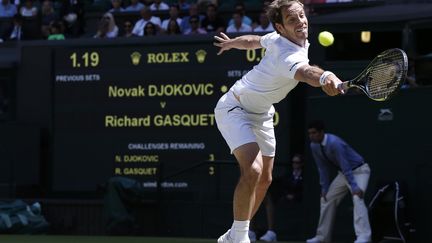 Richard Gasquet affronte Novak Djokovic, le 10 juillet 2015, &agrave; Wimbledon (Royaume-Uni). (  REUTERS)