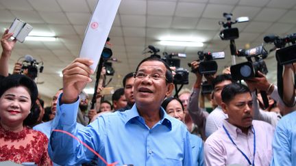 Le Premier ministre cambodgien, Hun Sen, lors des élections législatives dimanche 29 juillet (MANAN VATSYAYANA / AFP)