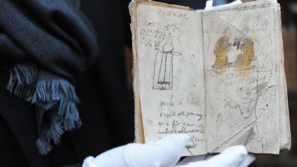 Présentation des croquis et dessins attribués à Rimbaud, Brest, 18 décembre 2016
 (FRED TANNEAU / AFP)