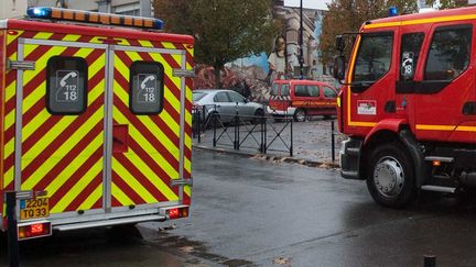 &nbsp; (Des poubelles ont été déplacées devant les portes du local puis incendiées (illustration) © SIPA /VALINCO)