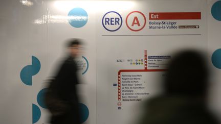 La ligne A du RER est la plus fr&eacute;quent&eacute;e d'Europe, avec plus d'un million de voyageurs par jour.&nbsp; (STEPHANE DE SAKUTIN / AFP)