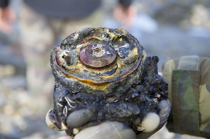 &nbsp; (Une mine récupérée à Crozon dans le Finistère © Marine nationale)