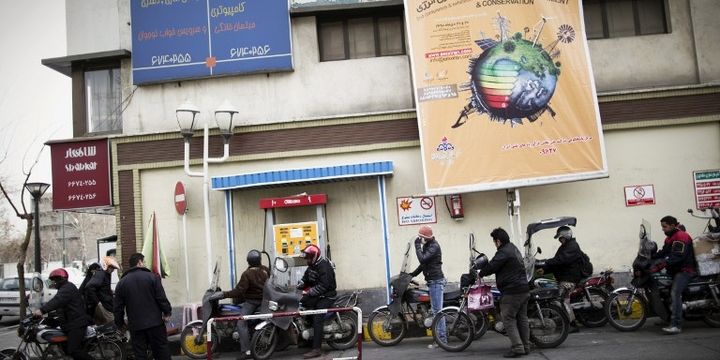 Queue à la pompe à Téhéran (février 2012) (AFP/BEHROUZ MEHRI )