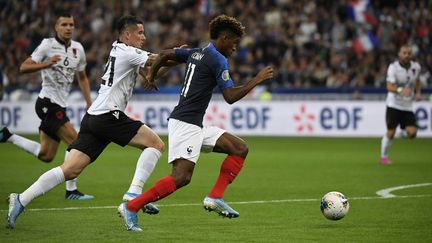 L'attaquant tricolore Kingsley Coman ouvre le score pour les Bleus face à l'Albanie, le 7 septembre 2019 au Stade de France (Seine-Saint-Denis). (LIONEL BONAVENTURE / AFP)