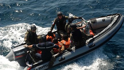 &nbsp; (Illustration : un commando de la marine nationale française en action, dans le Golfe d'Aden, après l'arrestation de pirates © Sipa/ Ministère de la défense)