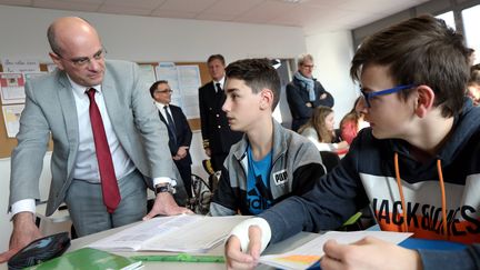 Le ministre de l'Éducation Jean Michel Blanquer en visite au college Marc Seignobos, à Chabeuil (Drôme). (FABRICE HEBRARD / MAXPPP)