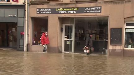 Le&nbsp;Doubs a été placé en vigilance orange par Météo-France, jeudi 28 janvier, pour des risques de crues. La commune d'Ornans (Doubs) a été inondée. (CAPTURE D'ÉCRAN FRANCE 3)