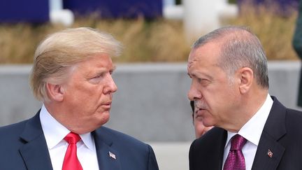 Donald Trump et Recep Tayyip Erdogan lors d'un sommet de l'OTAN à Bruxelles, le 11 juillet 2018.&nbsp; (KAYHAN OZER / AFP)
