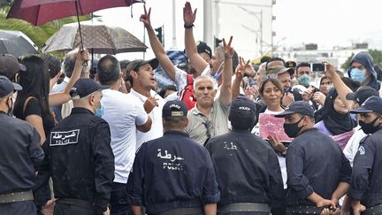 Des manifestants demandent la libération du journaliste&nbsp;Khaled Drareni à Alger, le 8 septembre 2020. (RYAD KRAMDI / AFP)