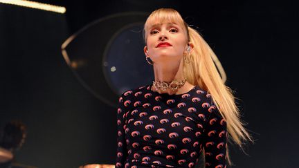 La chanteuse Angèle sur la scène du Zénith, à Paris, le 13 novembre 2019 (FREDERIC CHARMEUX / MAXPPP)